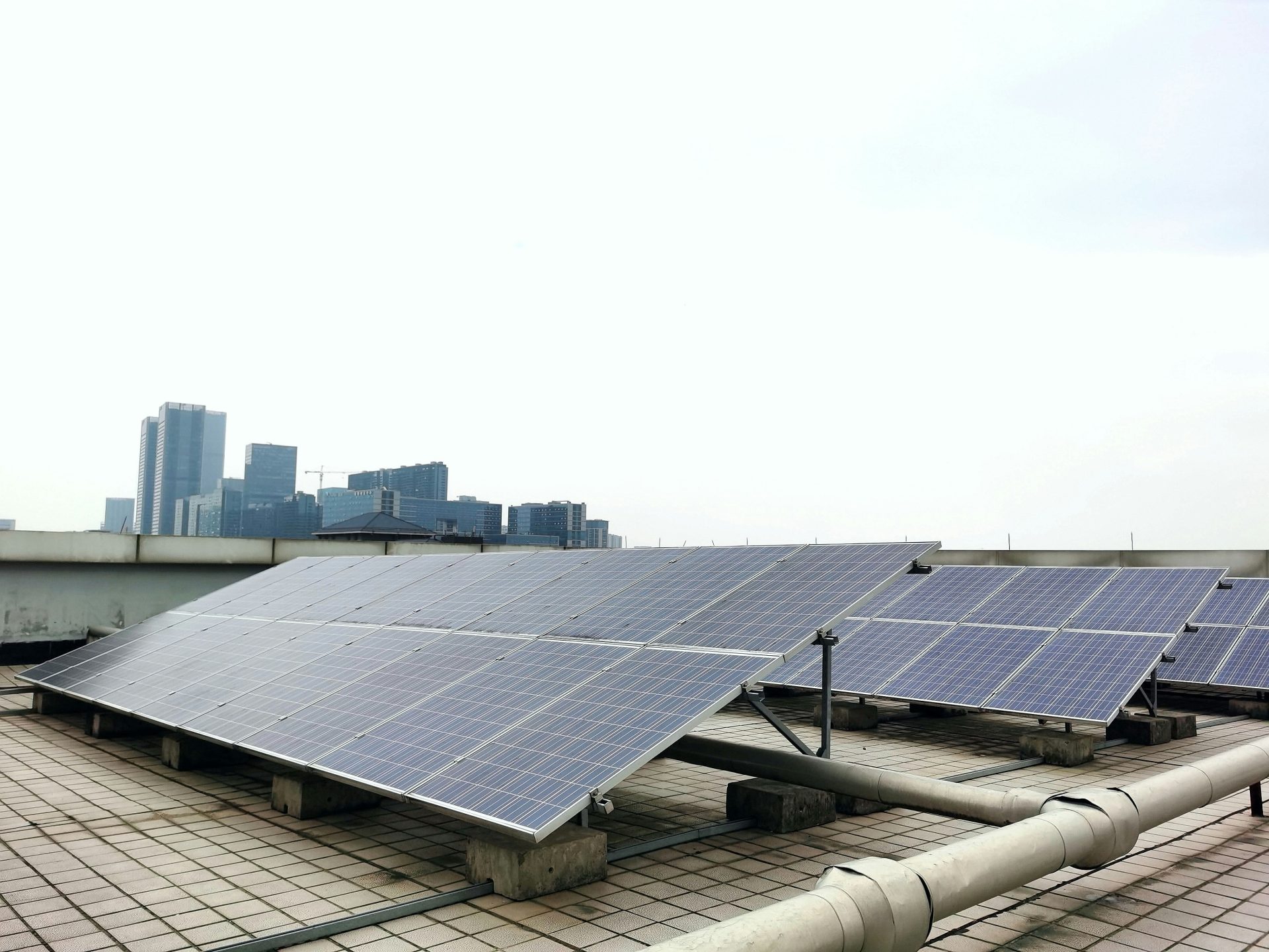 a row of solar panels sitting on top of a roof